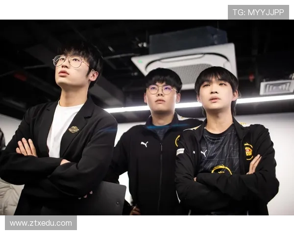 《电竞赛场风云再起 全球顶级战队激烈对决展现超凡实力》