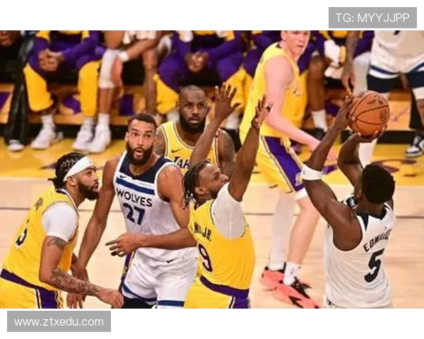 2017年季后赛篮网与湖人激战回顾：经典对决与球星表现分析